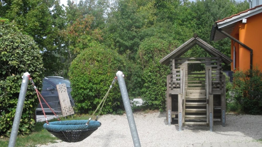Nestschaukel und Kletterhaus