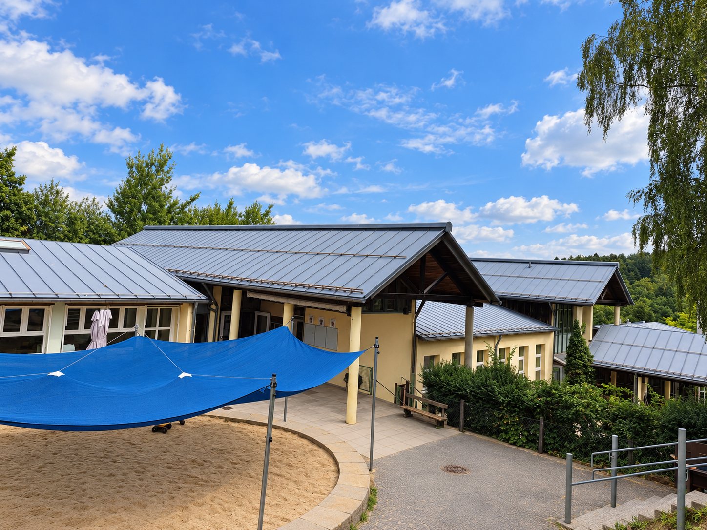 Kita St. Peter: Garten mit Sonnensegel